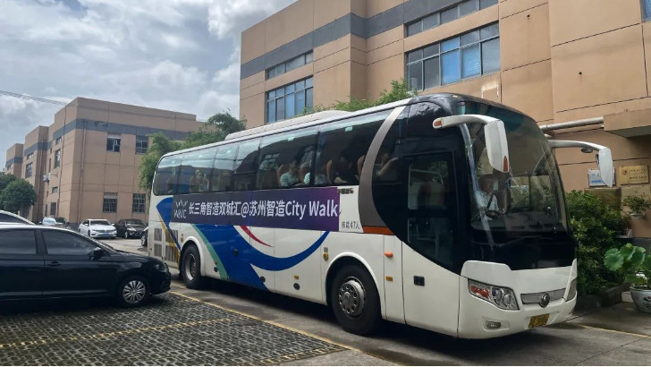 長三角智造雙城匯走進依斯倍，共探工業(yè)環(huán)保與 AI 融合新路徑