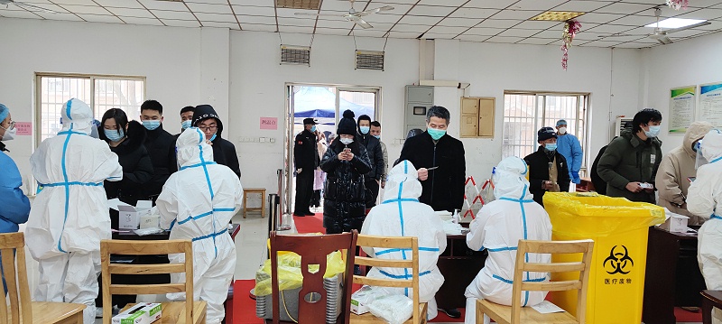 依斯倍員工作為志愿者積極參與社區街道戰“疫”隊伍