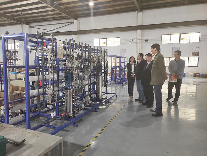 外資協會領導參觀生產車間